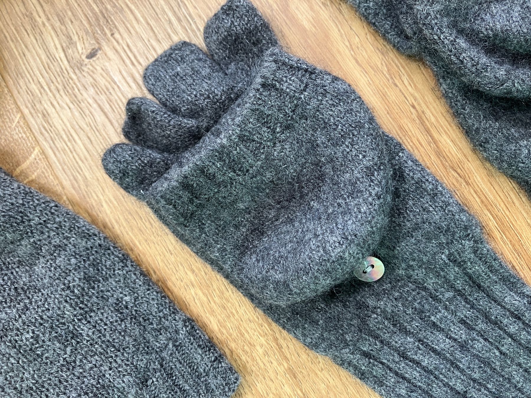 Foulard & Sciarpe: Winter Schal/Handschuhe – Usato da Brugg AG venduto da Magna3 1