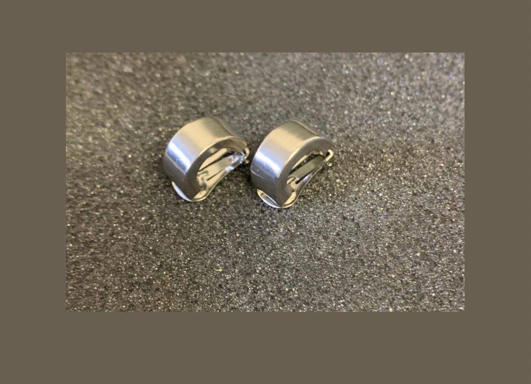Ohrringe & -stecker: Ohrclips Edelstahl – Gebraucht aus Basel von Budas