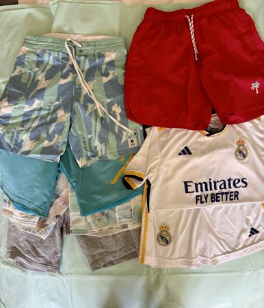 Gr 158- 164 Kinderkleider Set ( Badehose, Shorts, Trikot )