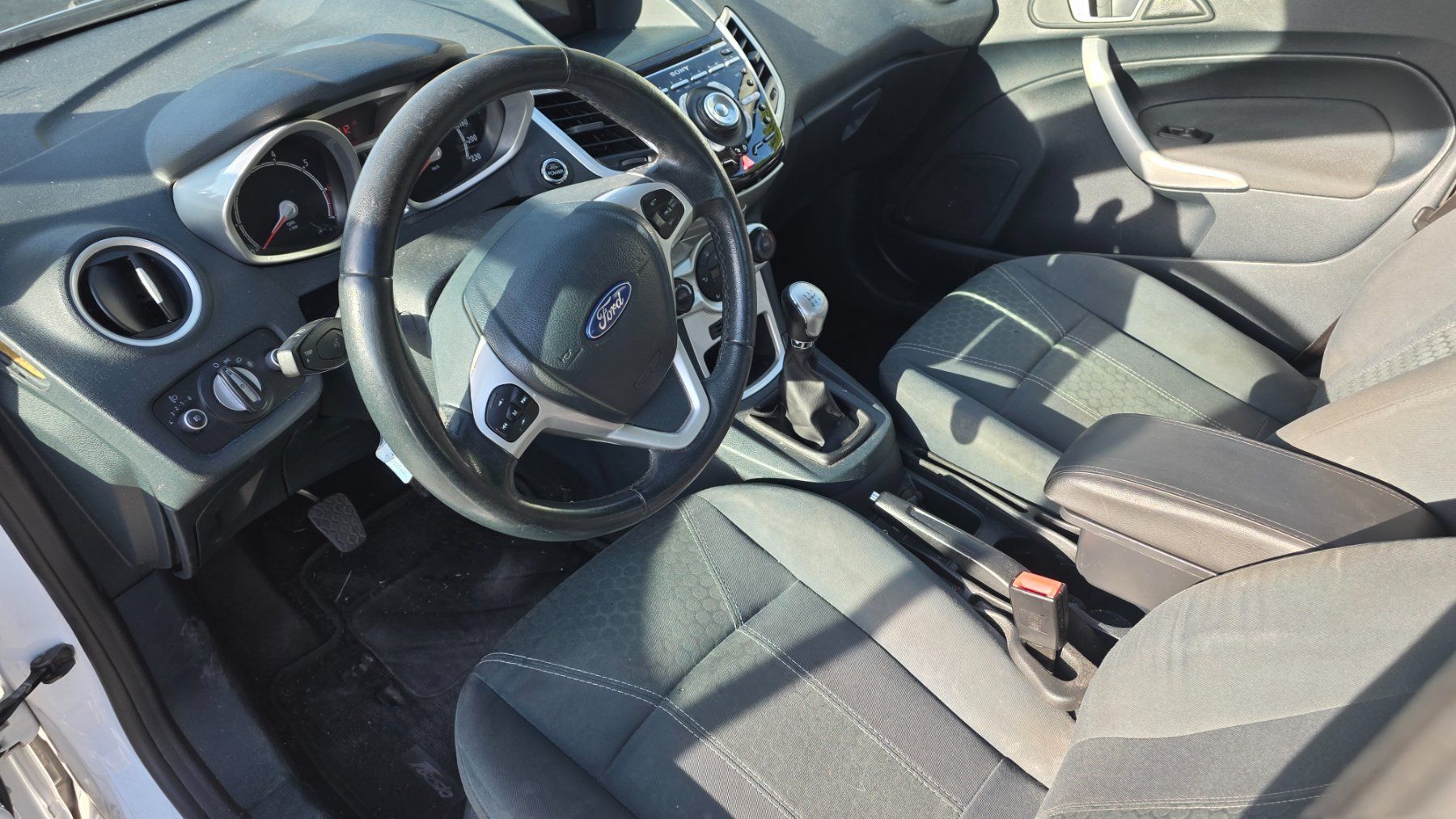 Ford Autos: Ford Fiesta 1.4i – D'occasion à Arbon par Tropxe. 6