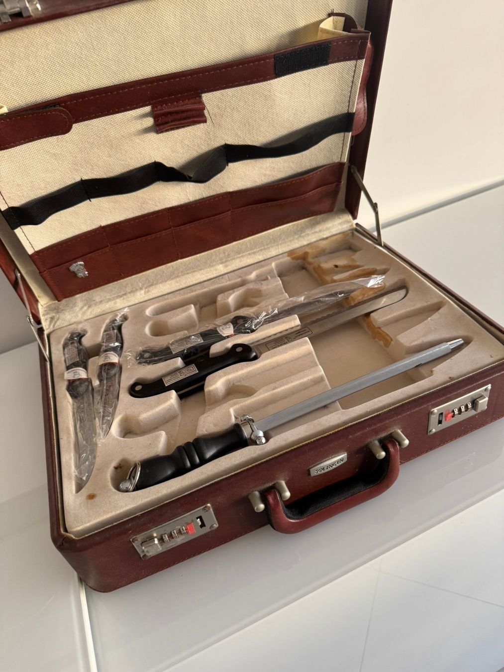 Solingen Coltelli da cucina: Neuwertiges Messer- und Küchen-Set, mit Koffer – Nuovo (secondo la descrizione) da Uhwiesen venduto da mic_kd6g 6