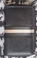 Elegante schwarze Geldbörse mit Streifen.