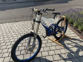 Giant Downhill Velo blau/weiss guter Zustand 26 Zoll