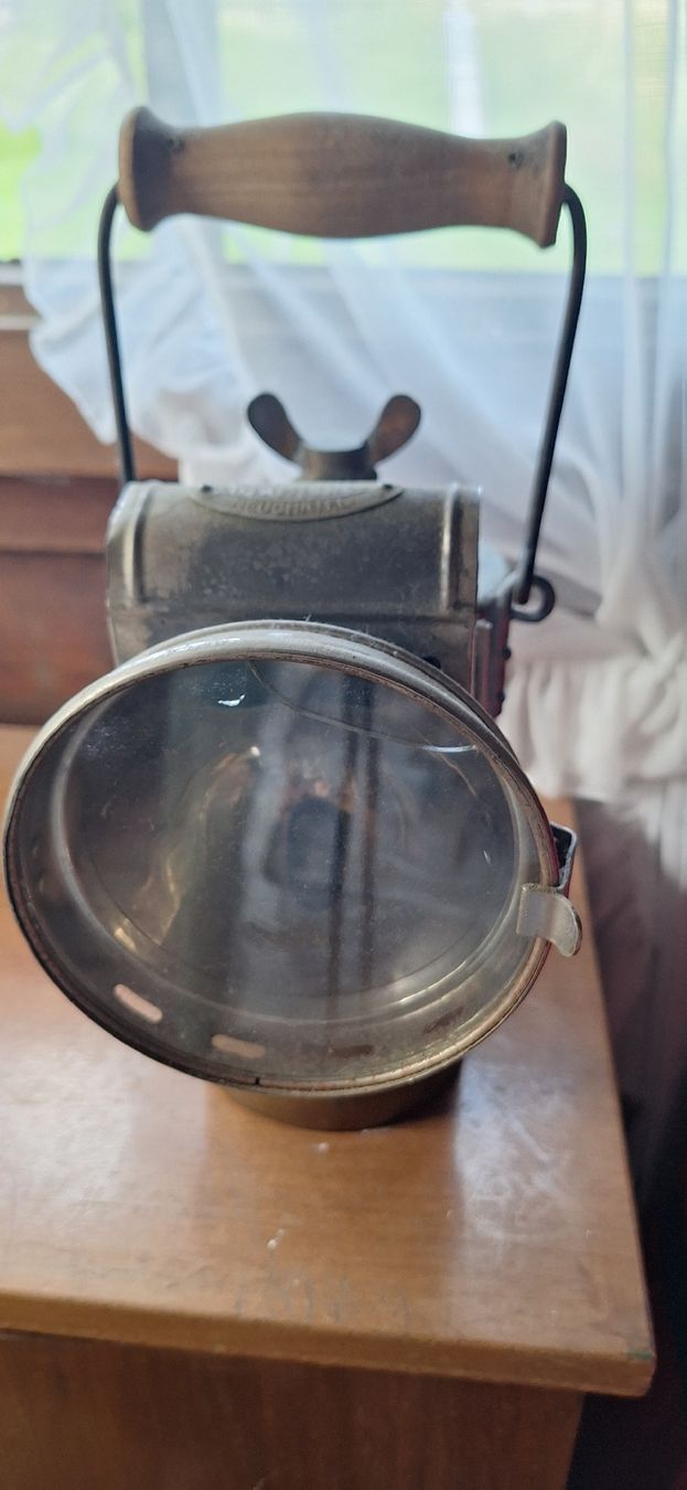 Lampade: Alte Becker Neuchâtel Lampe, Glas defekt – Difettoso da Männedorf venduto da Livingston
