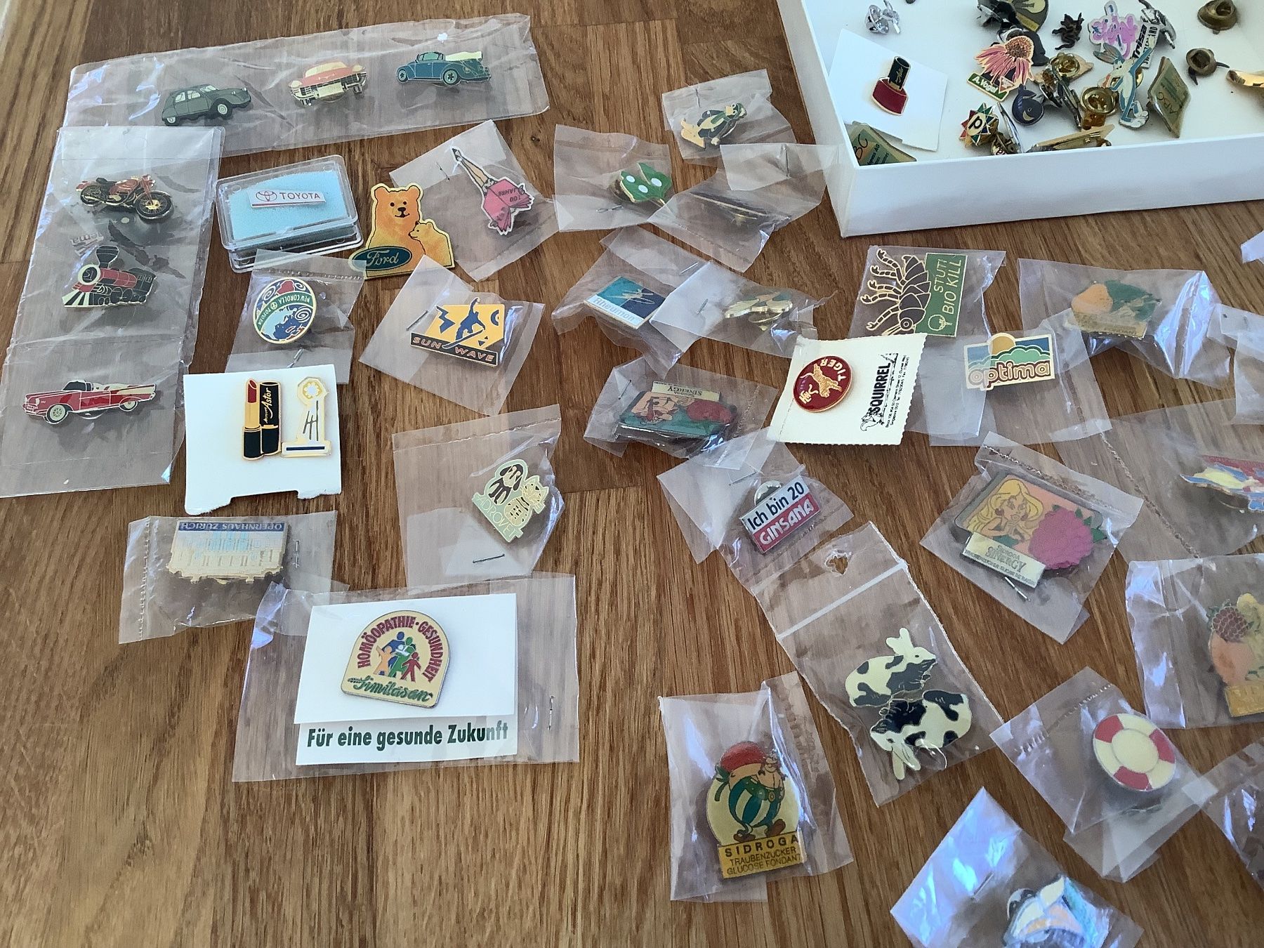 Placchette & Badge: Grosse Anstecknadel Sammlung Pins, 93 Stück – Usato da Adliswil venduto da Guempi1 3
