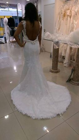  Elegantes Brautkleid inkl. langem Schleier