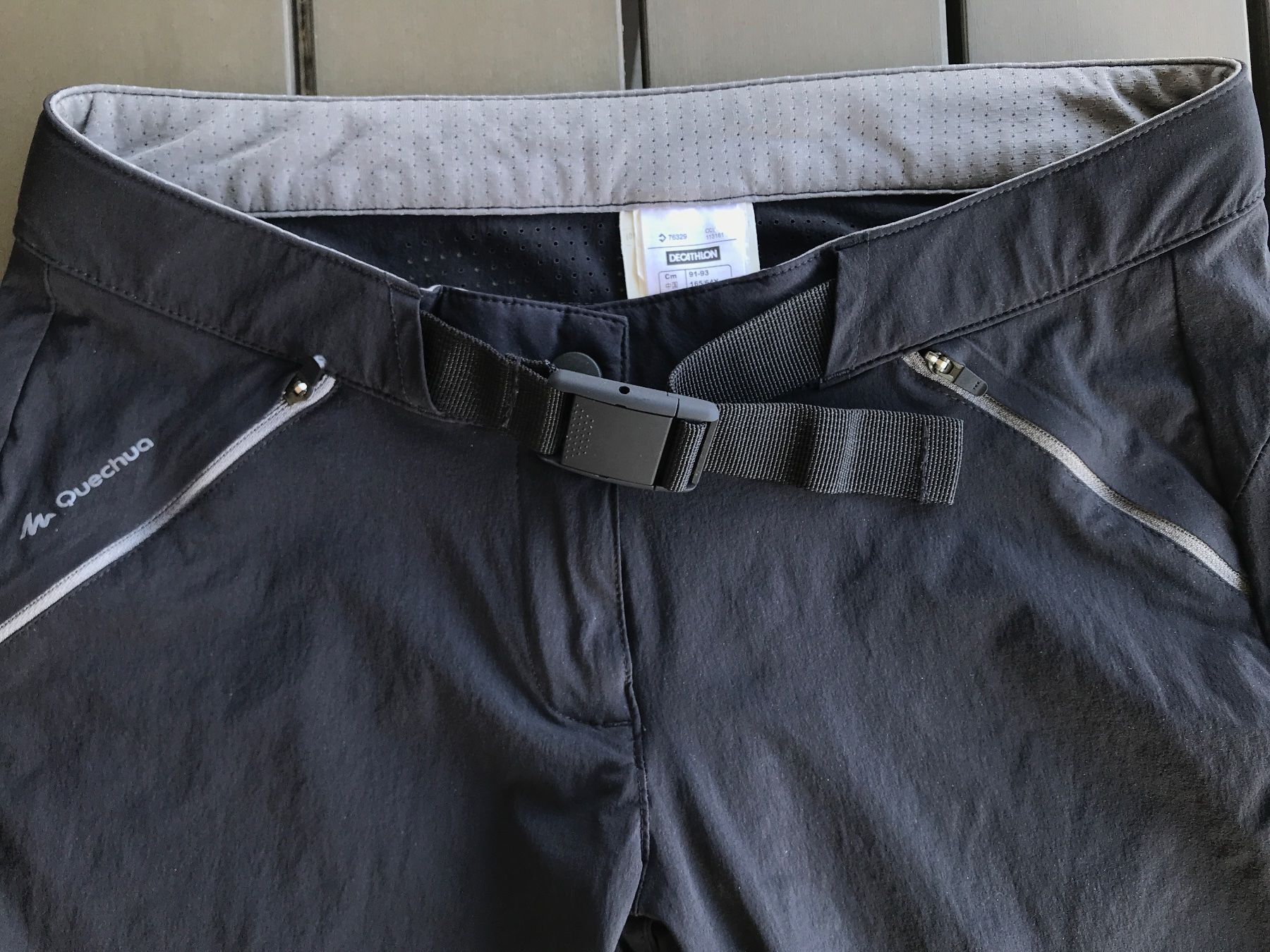 Decathlon Hosen: Trekkingshorts Quechua Damen anthrazit, Gr. 36 – Gebraucht aus Ebnat-Kappel von Molton 2