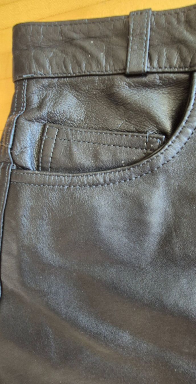 Pantalons: Short vintage en vrai cuir – D'occasion à Villars-sur-Glane par Verocac 2