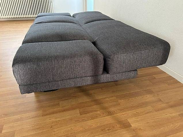 Divani: Sofa, einfach und praktisch, auch als Notbett – Usato da Uster venduto da Croissant 2