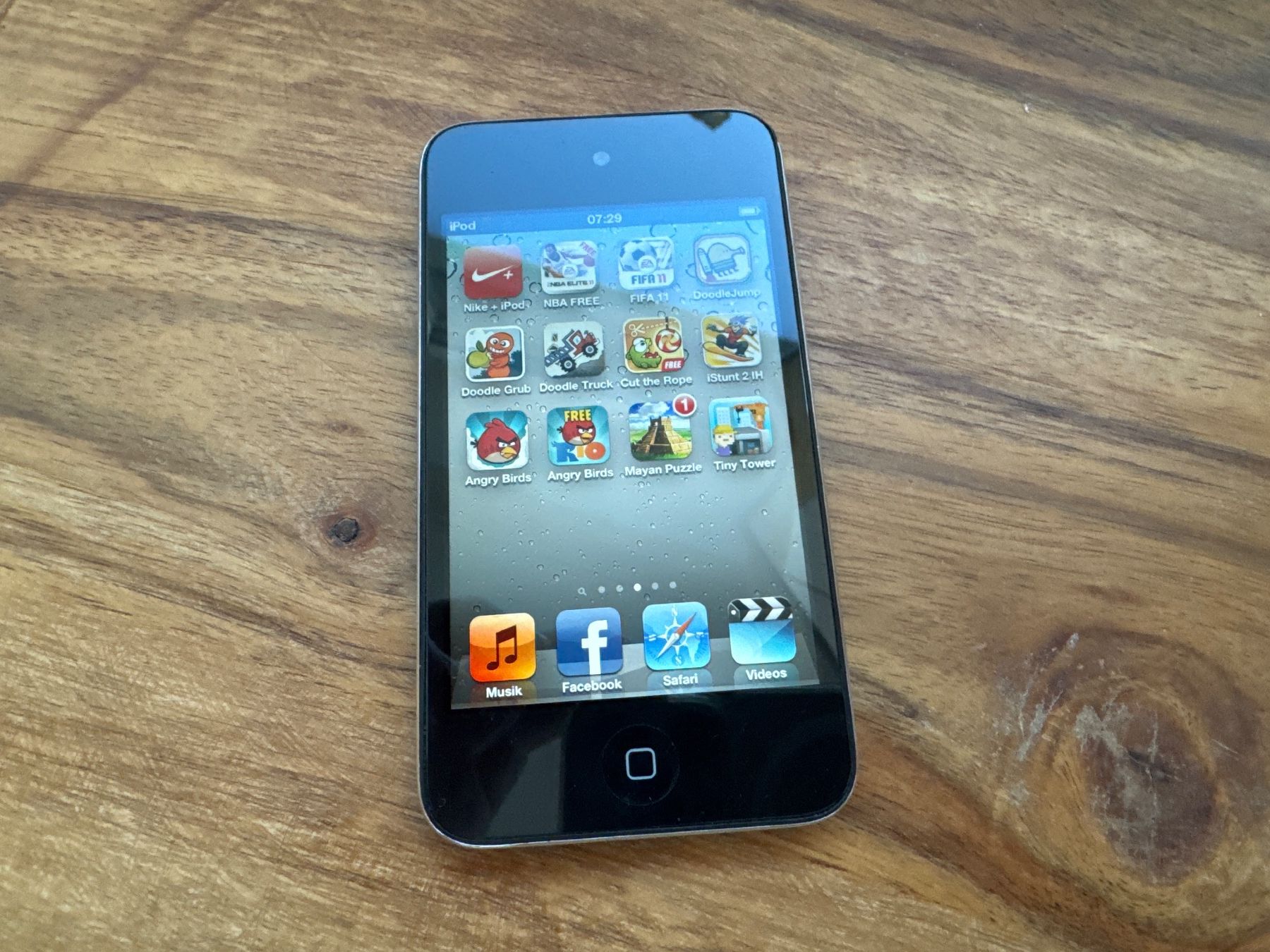 Apple Tragbarer Mediaplayer: iPod touch 4G 32GB – Gebraucht aus St. Gallen von hae_6rmh 3