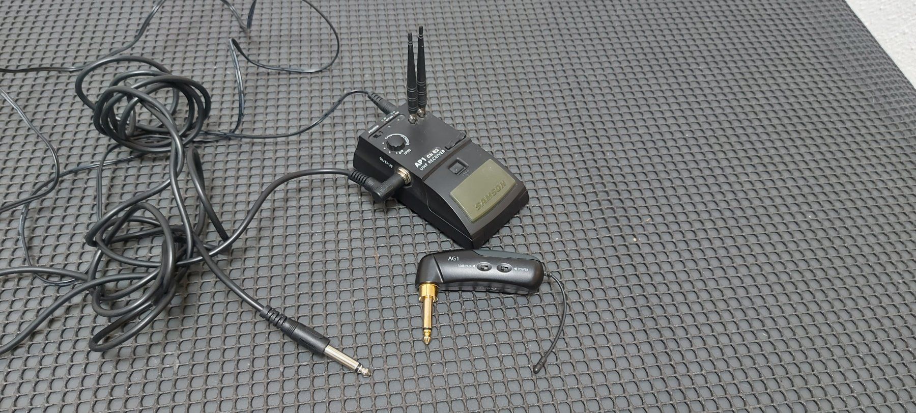 Mikrofone: Samson Airline AG1 Guitar UHF Wireless System E2 – Gebraucht aus Glattbrugg von Swissmusik