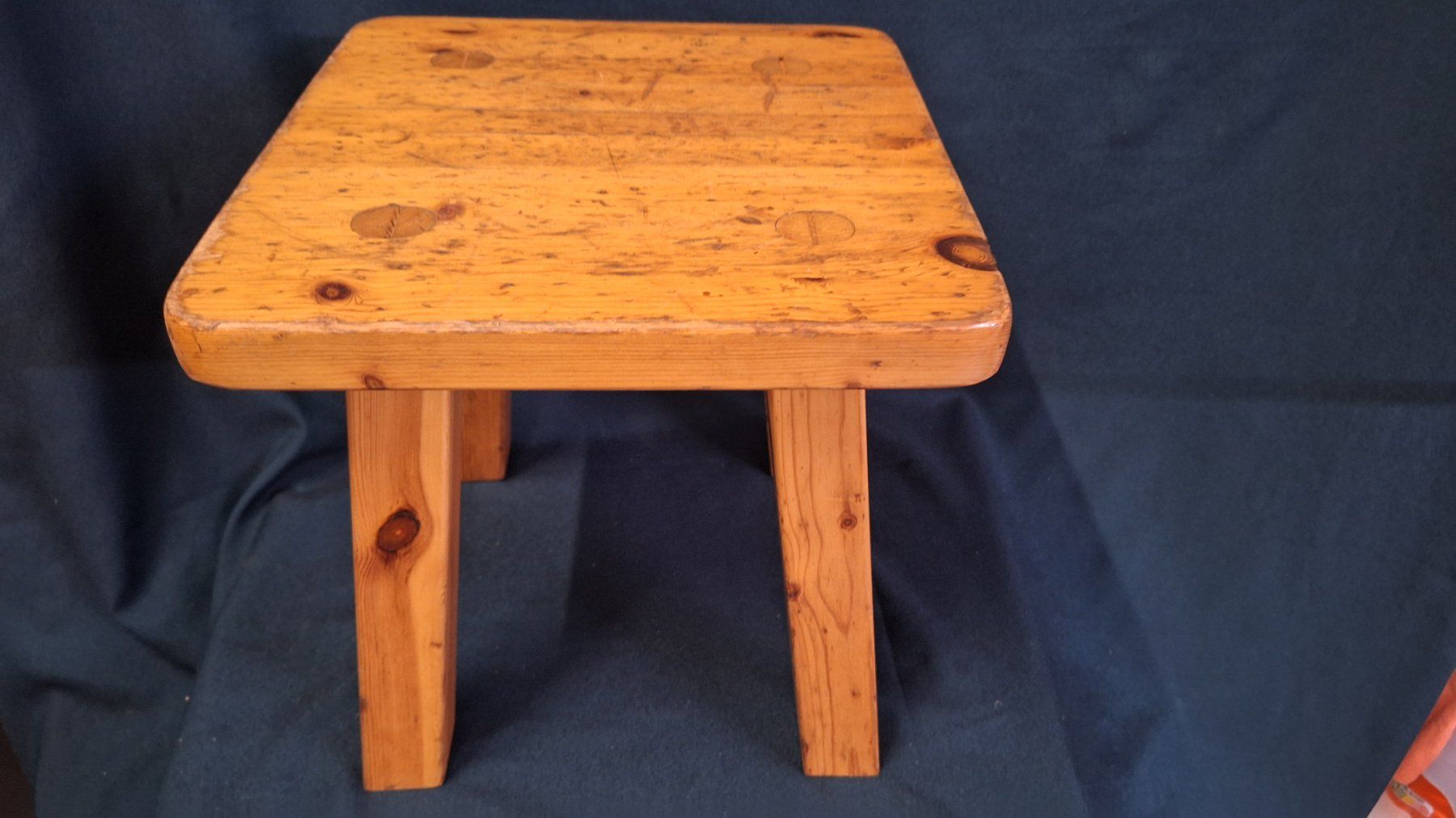 Articoli in legno: Vintage robuster Kieferholz Blumenhocker – Usato da Arlesheim venduto da shopradl 2