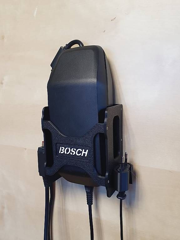 Bosch Ladegeräte: Wandhalter zu Ladegerät von Bosch – Neu (gemäss Beschreibung) aus Escholzmatt von Mpowerone 1