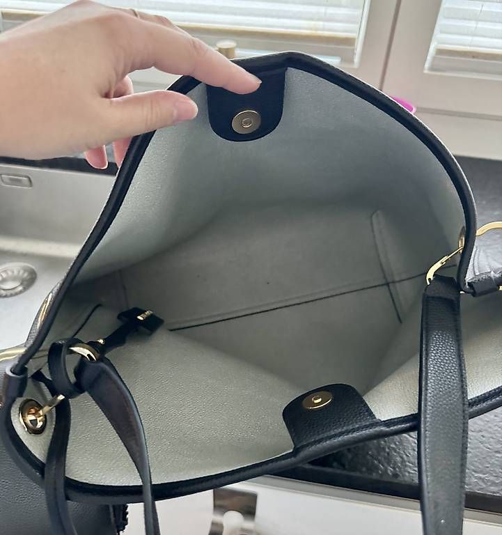 Sacs femmes: Armani Tasche schwarz  – D'occasion à Bülach par NoIdea01 1