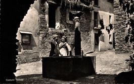 Costumi Ticinesi. Frauen am Dorfbrunnen
