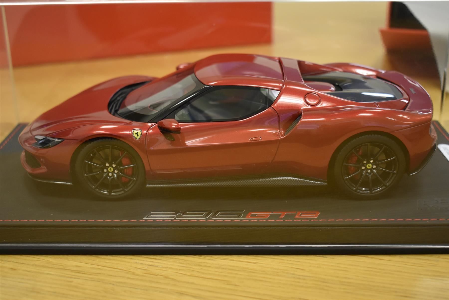 Modellini d'auto: Ferrari 296 GTB Rosso 1/18  BBR – Nuovo e nell'imballaggio originale da Stein AR venduto da Krabbe2 5