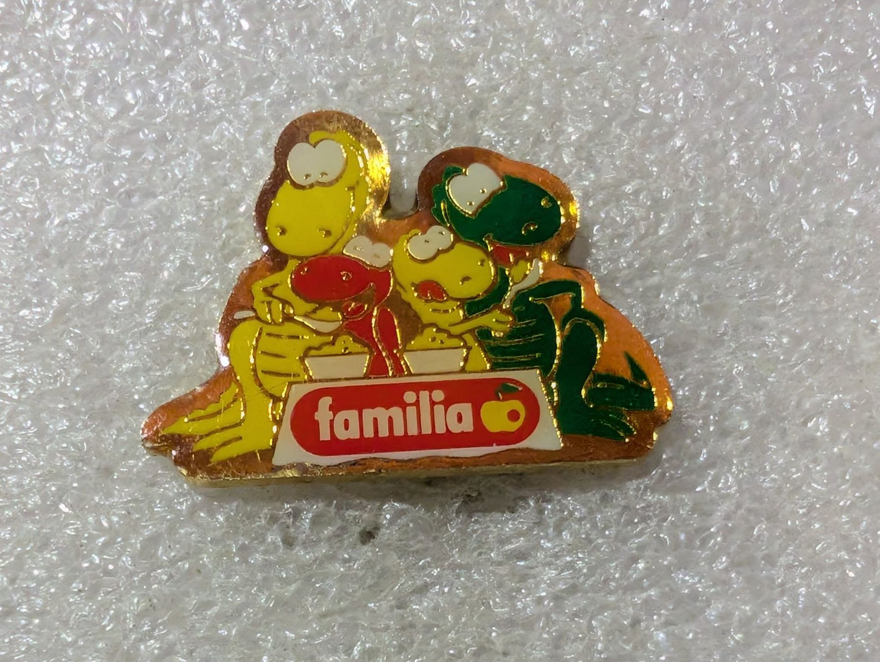 Placchette & Badge: Ansteckpin 3: Familia – Usato da Oppligen venduto da Pin-Fall-Shop