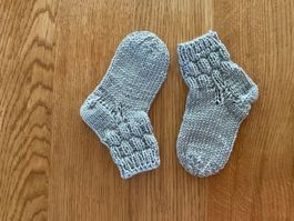 Handgestrickte Babysicken grau Fusslänge 12cm - Gr.18/19