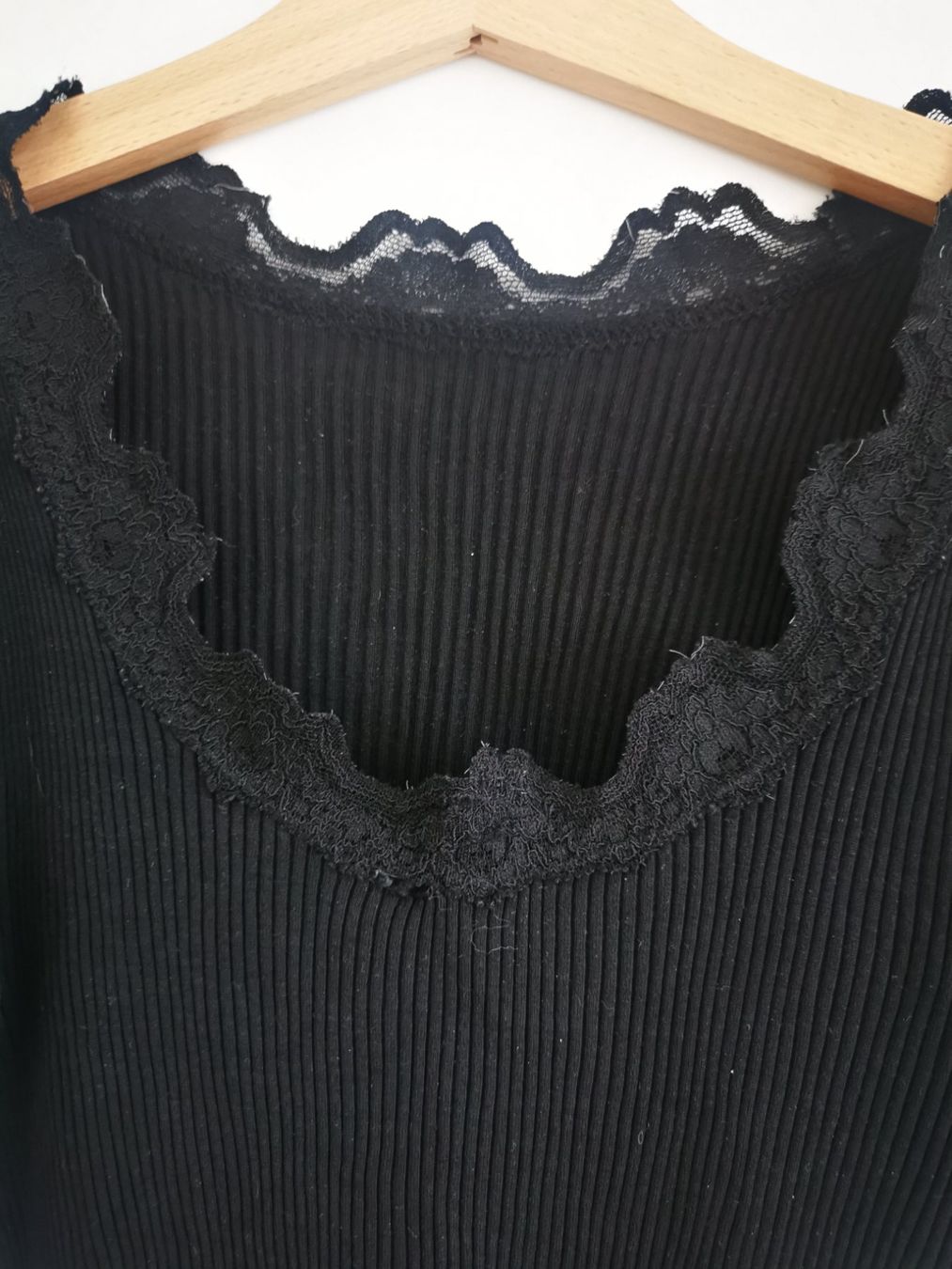 Pulls & Sweat-shirts: Rosamunde Pullover mit Spitze Schwarz Grösse 34 2 Stk – D'occasion à Niedergösgen par lil_s6k8 1