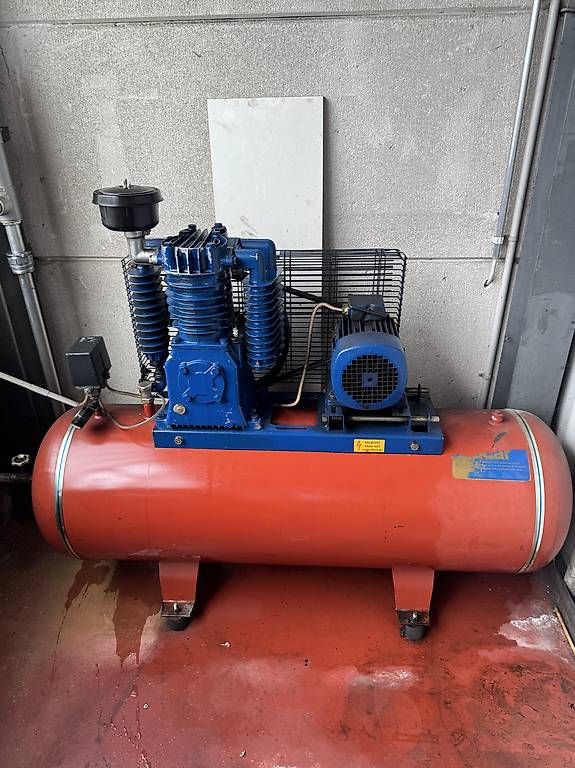 Compresseurs: Luftkompressor – D'occasion à Marbach Sg par GarageFreund