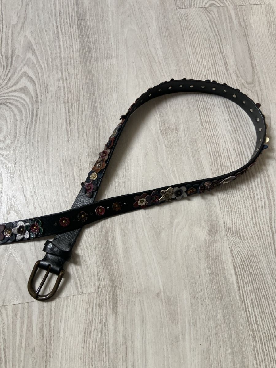Cinture: Schicker Ledergürtel mit Blumenapplikation – Nuovo (secondo la descrizione) da Wiesendangen venduto da Jafani