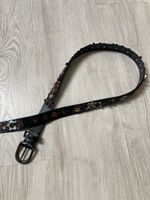 Schicker Ledergürtel mit Blumenapplikation