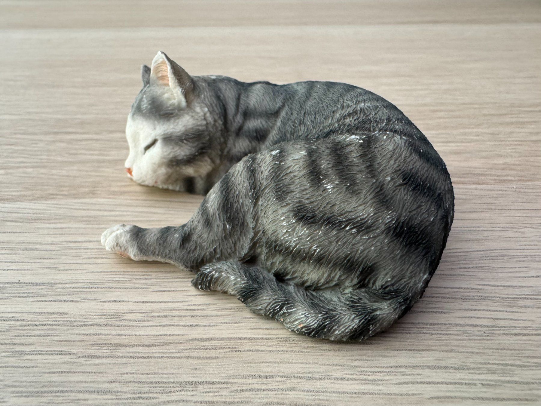 Statuette: Chat qui dort statuette 2004 - en résine ? – Usato da Genève venduto da Reveur 4