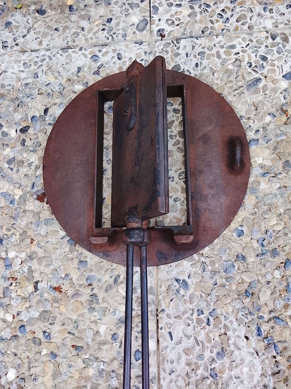Sonstiges antikes Mobiliar: Appareil à bricelets ancien et son support  – Gebraucht aus Couvet von fat_kyl7 1