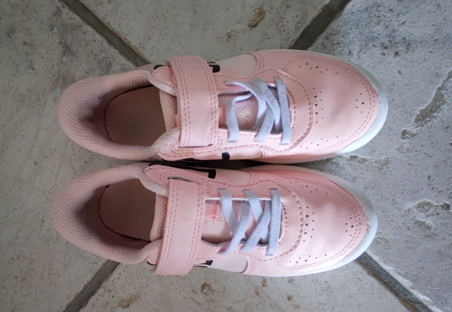 Decathlon Schuhe für Mädchen: ARTENGO SPORTSCHUH GR.31 – Gebraucht aus Chur von Rodanisa 7