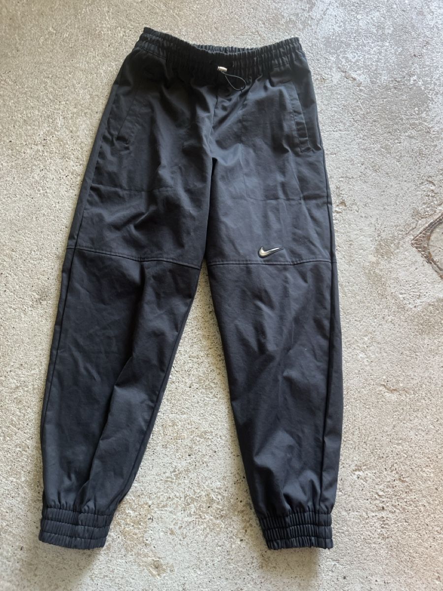 Nike Pantaloni: Nike Trainerhose schwarz – Usato da Bremgarten b. Bern venduto da oli_2gny