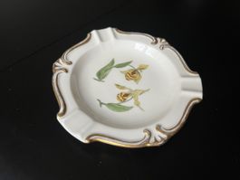Aschenbecher mit Goldbesatz