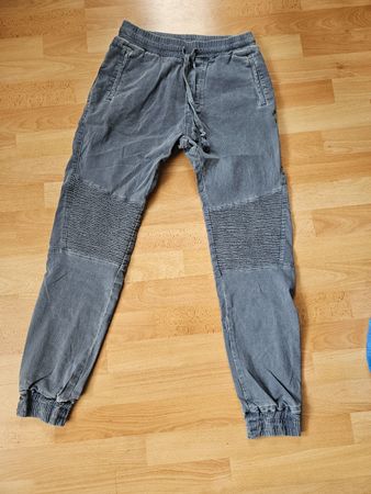 hellblaue Hose