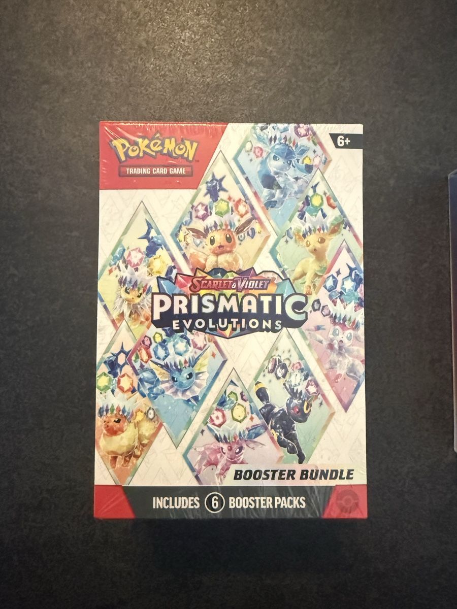 Pokémon Carte collezionabili: Pokémon Prismatic Evolution ENG – Nuovo e nell'imballaggio originale da Lumino venduto da fab_9czj