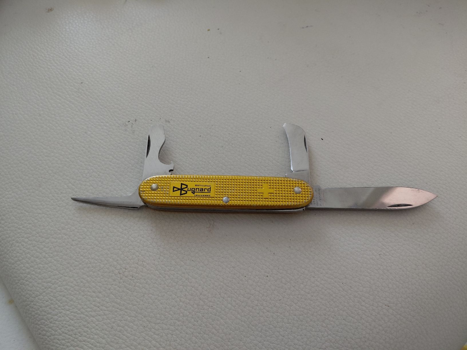Victorinox Coltelli tascabile: Victorinox Offiziersmesser Bugnard Gold Edition – Usato da Belp venduto da mar_76s8