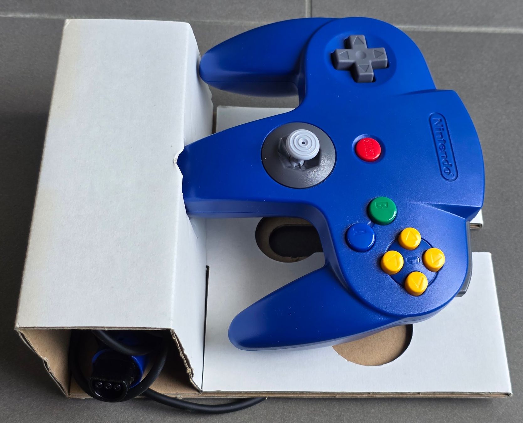 Nintendo Consoles: Nintendo 64 mit 2. Controller und 6 Spielen – D'occasion à Luzern par Newphyte 6