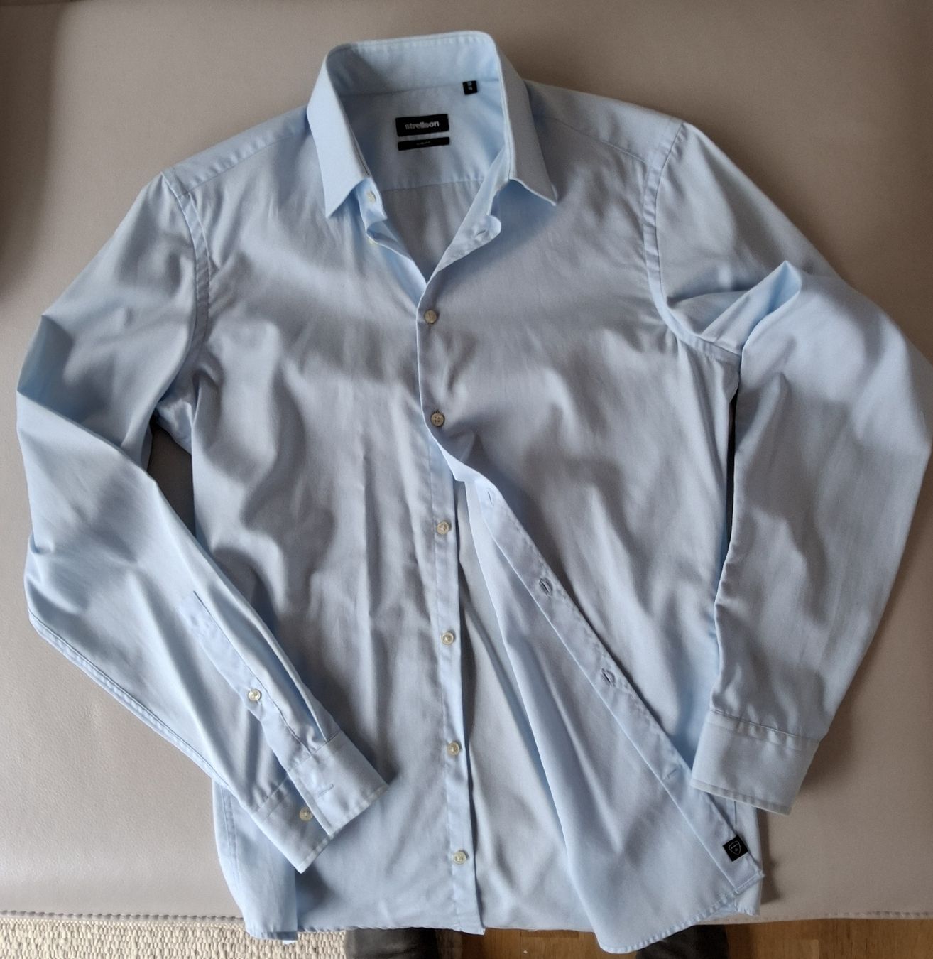 Strellson Hemden: Herrenhemd Strellson Slim Fit hellblau Grösse 38 – Gebraucht aus Winterthur von Friedward 1