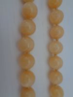 Halskette mit orangen Calcit Kugeln 16 mm. einzeln verknotet