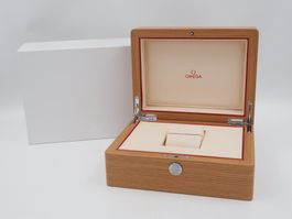 OMEGA Uhrenbox aus Holz (26070746)