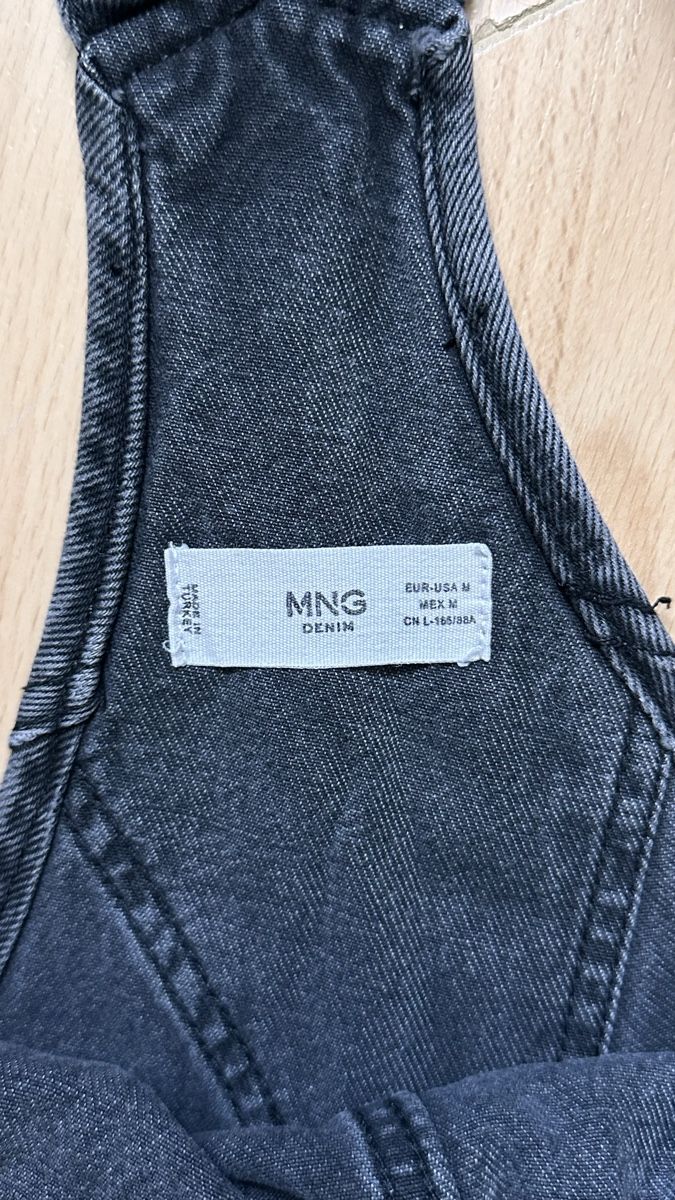 Hosen: Dunkle Denim Latzhose Gr. M – Gebraucht aus Romanshorn von Butterdog 2