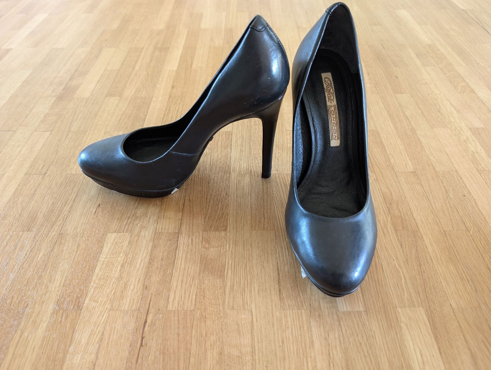 Calvin Klein Scarpe da donna: Calvin Klein Black Suede Heels, Size 37 – Usato da Zürich venduto da morgannpz 3