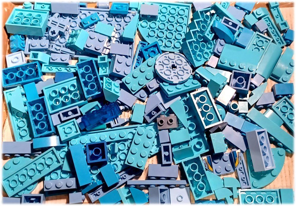 Lego Kit di costruzioni: LEGO 150 Verschiedene Blaue Teile -A82 – Usato da Morges venduto da cardeman61