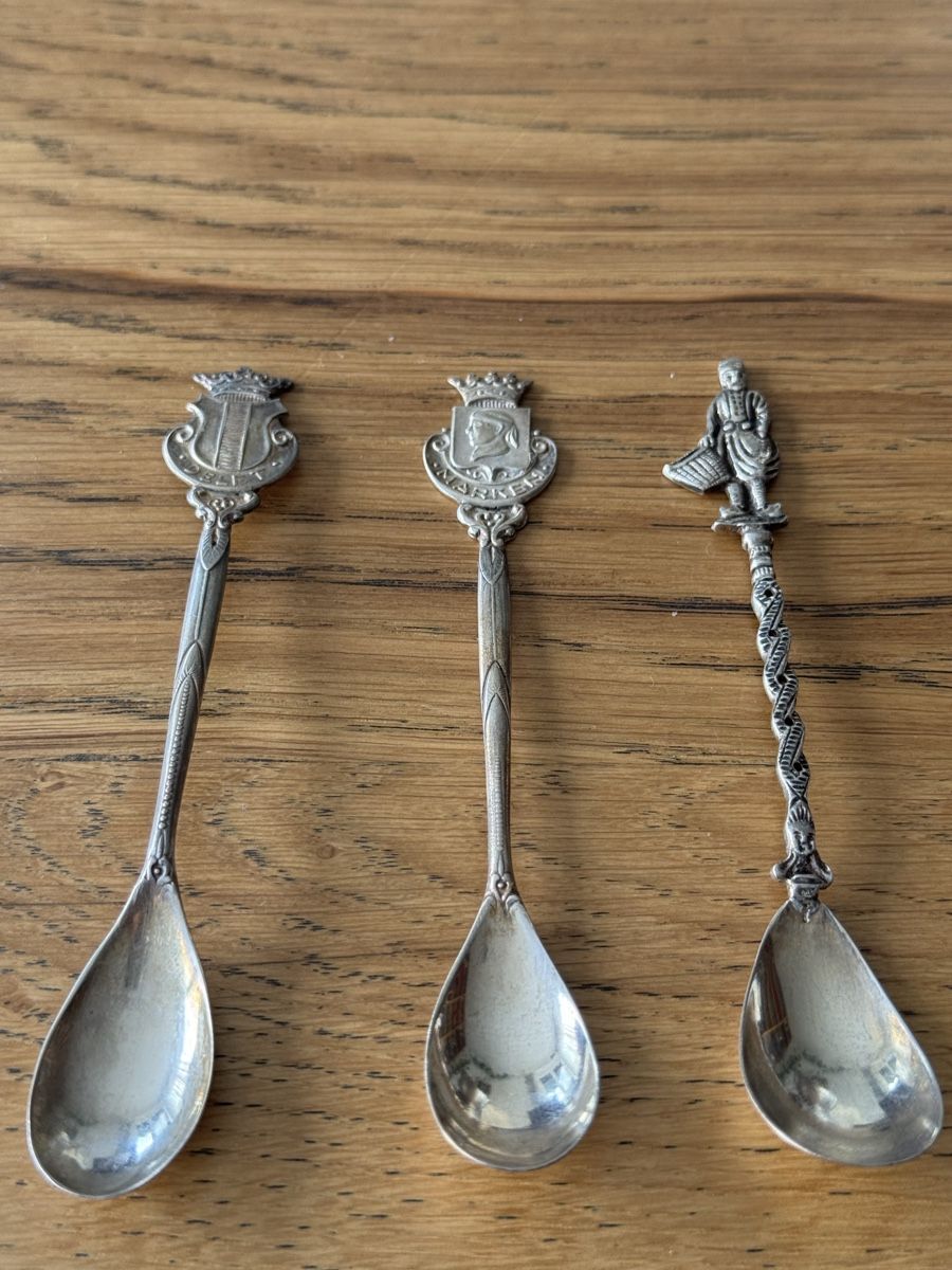 Cucchiai: 3er Set versilberte Souvenir Löffel  – Usato da Balsthal venduto da Narulya