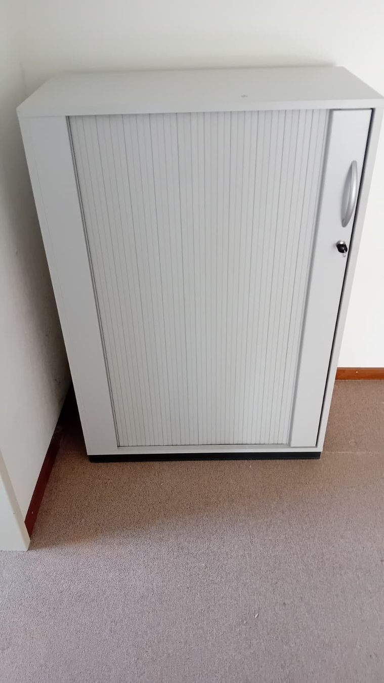Armadi: Aktenschrank mit Rollo, abschliessbar – Usato da Steinhausen venduto da Vilivinili