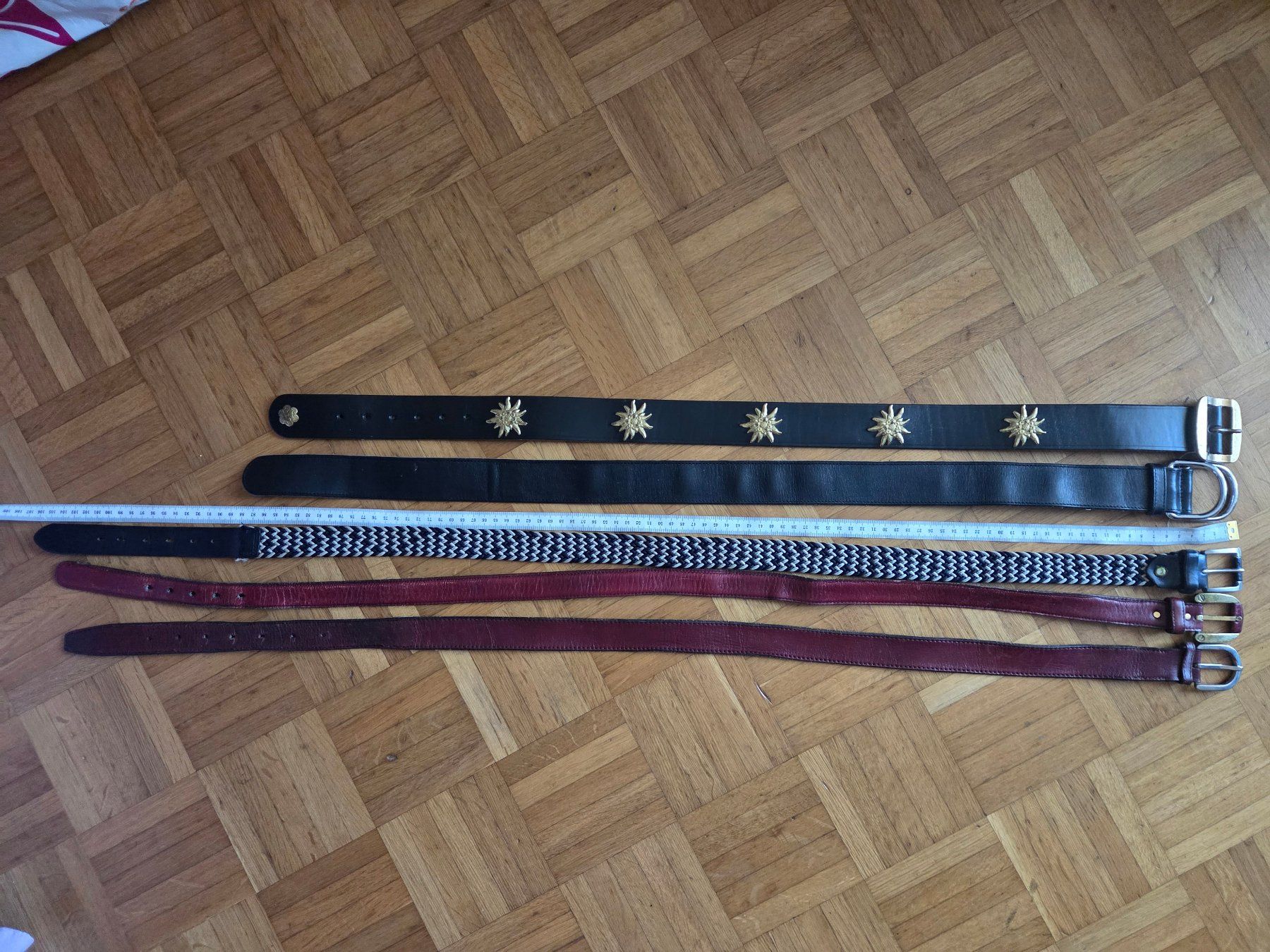 Cinture: 5 Gürtel, 1x aus Leder – Usato da Basel venduto da grandfamily