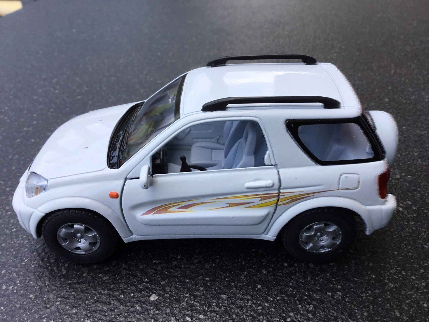 Toyota Modellautos: Toyota RAV4 – Neu (gemäss Beschreibung) aus Erlenbach im Simmental von Model_box 5