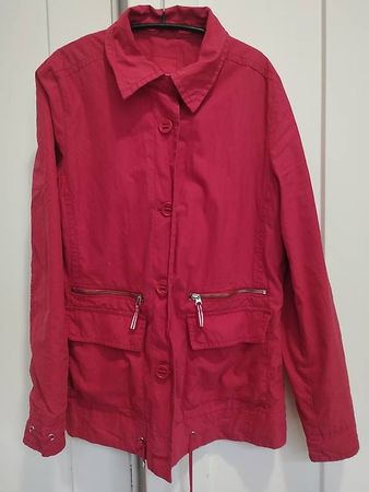 Rote Jacke Grösse S mit vielen Taschen