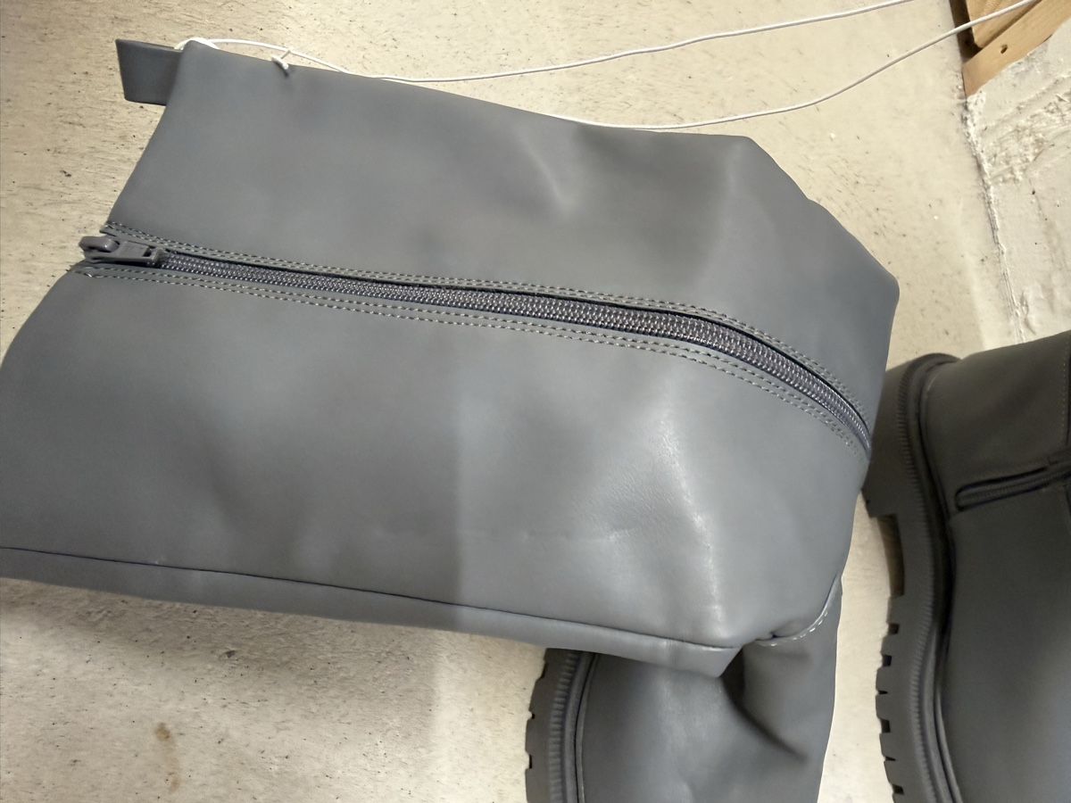 Monki Damenschuhe: Stiefel – Neu und originalverpackt aus Kriens von g_b_mk7j 3