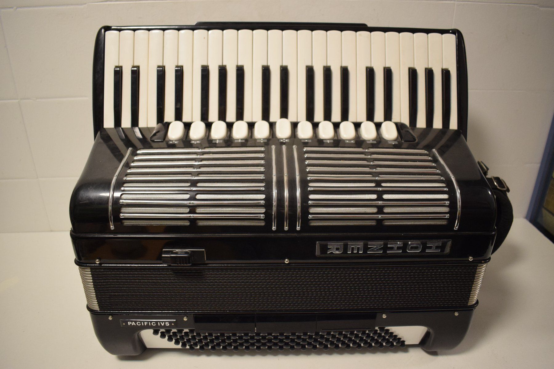 Strumenti musicali: Akkordeon chromatisch Hohner Pacific IV S mit Midi – Usato da Zürich venduto da baumusik