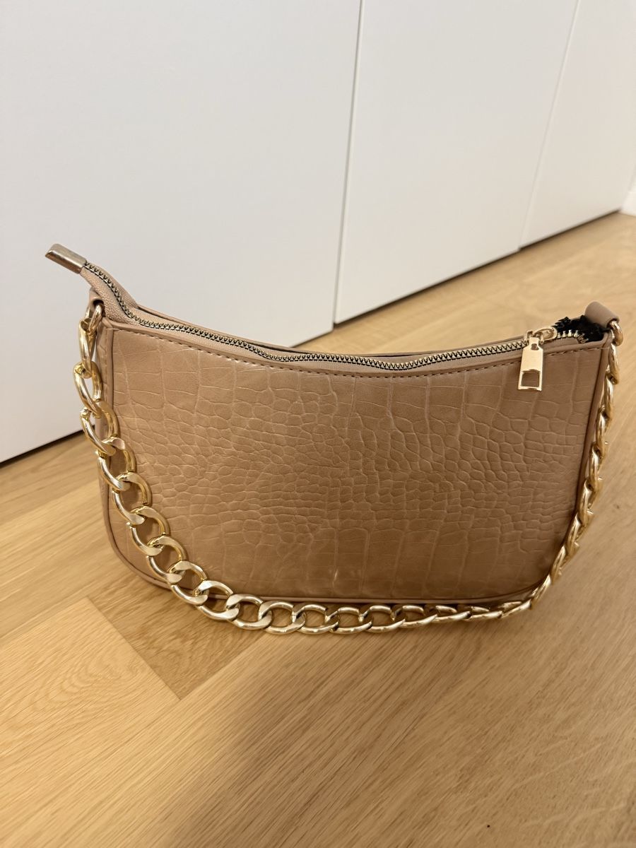 Taschen für Damen: Handtasche beige mit Golidkette – Neu (gemäss Beschreibung) aus seon von vikii._1