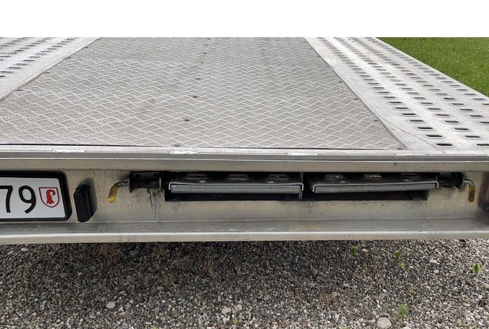 Remorques: Auto Transport Anhänger 2700kg mit Seilwinde – D'occasion à Therwil par cediob 2